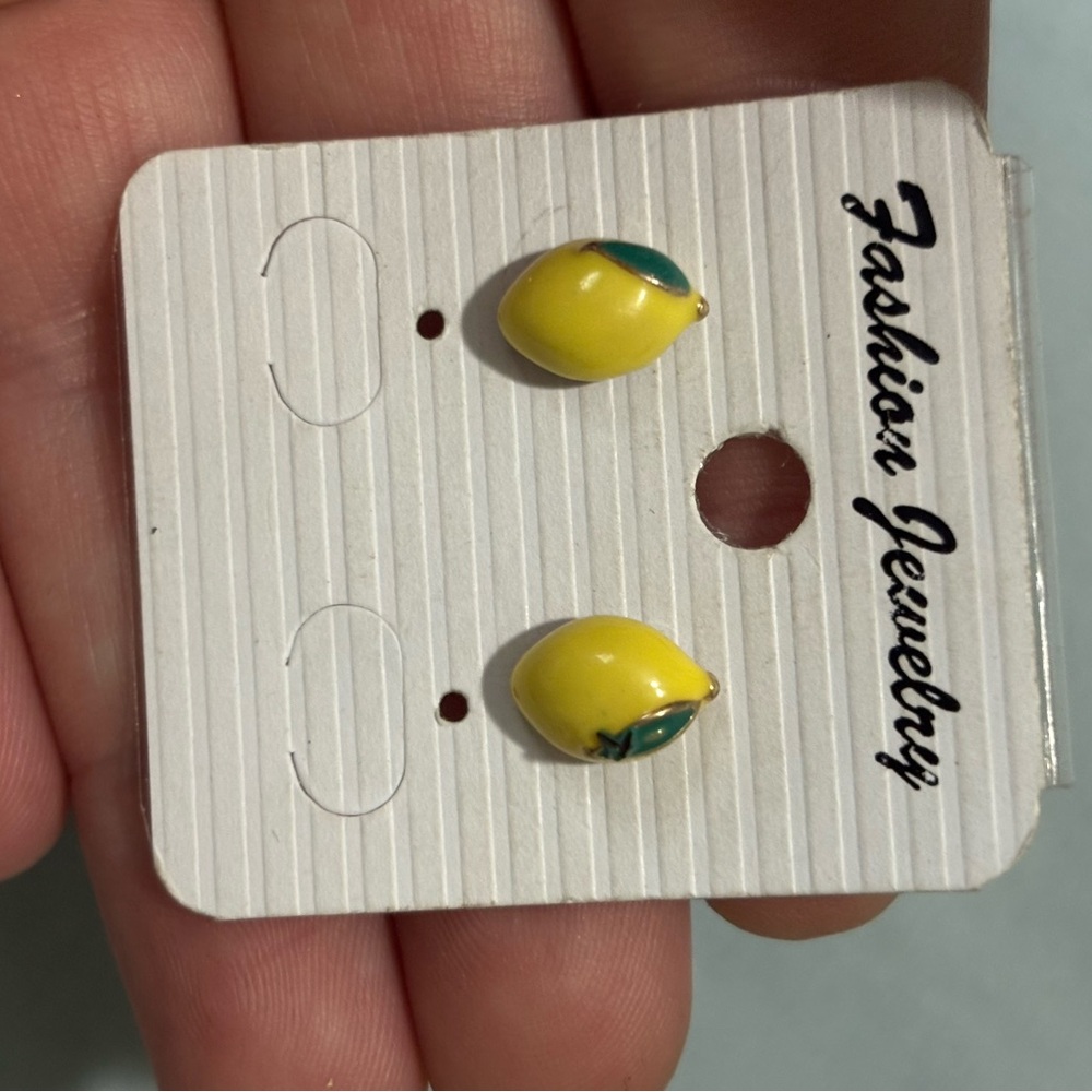 Stud earrings - Picture 5 of 16